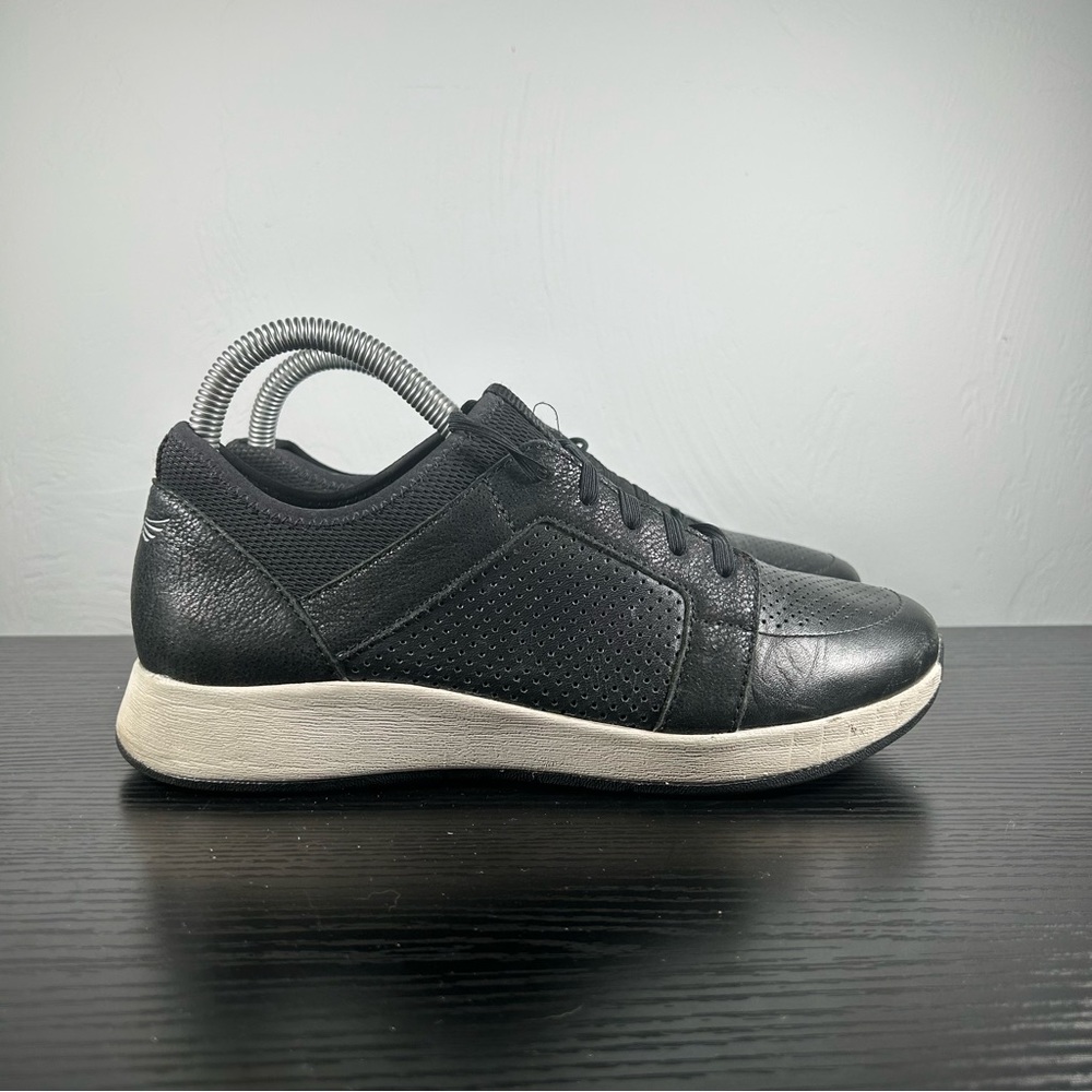 Dansko Black Cozette Women's Black Leather sneakers size 7